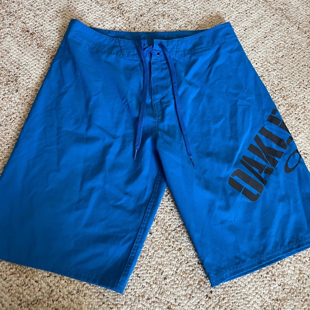 Oakley brand board shorts men’s size 33